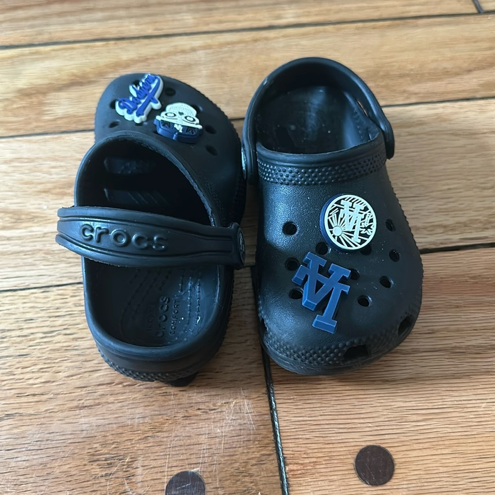 Black Crocs